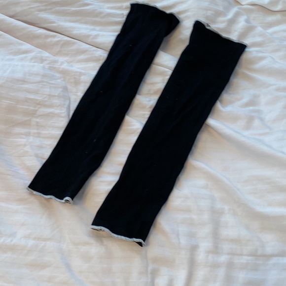 Cropped cold-shoulder top - Picture 3 of 4